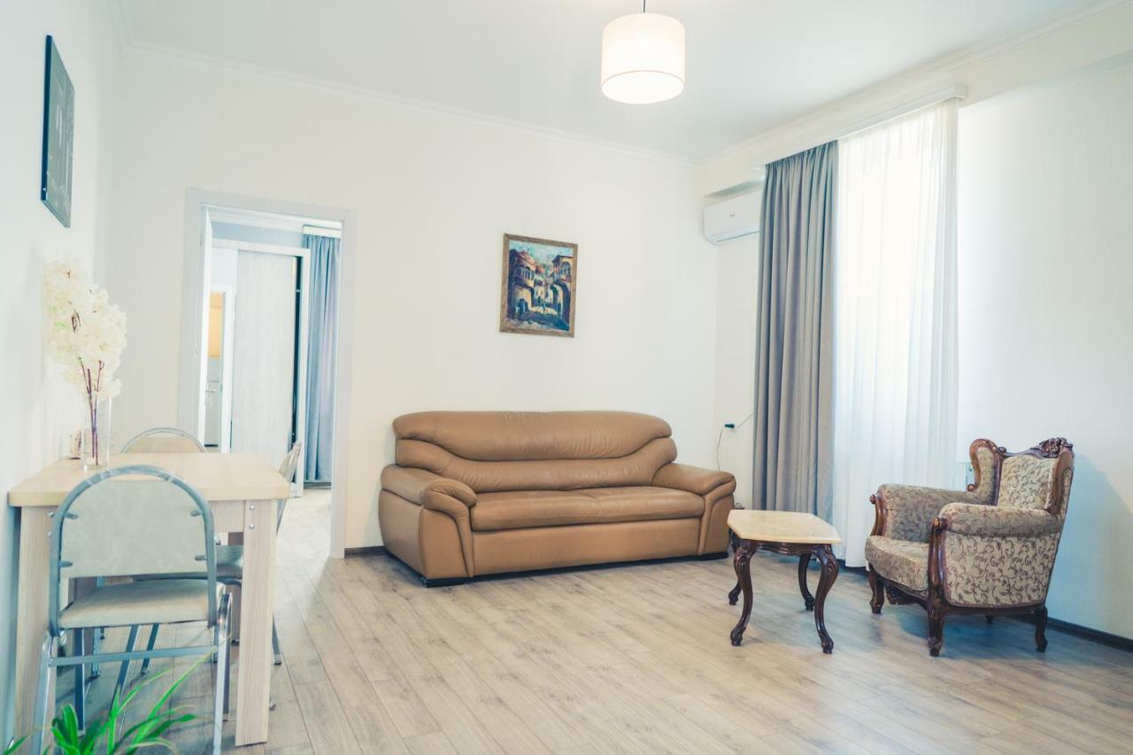 Tatias Apartments In The Downtown Tbiliszi Kültér fotó